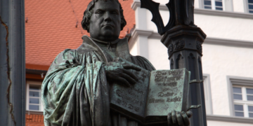 Pomnik Marcina Lutra: Symbol reformacji czy kamień obrazy?