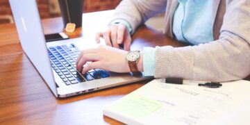 Przyszłość marketingu bezpośredniego - od prostych powiadomień tekstowych do interaktywnych konwersacji RCS Porady i ciekawostki Przyszłość marketingu bezpośredniego - od prostych powiadomień tekstowych do interaktywnych konwersacji RCS