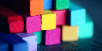 Wyraźne i odporne na ścieranie kredy techniczne do znakowania na budowie