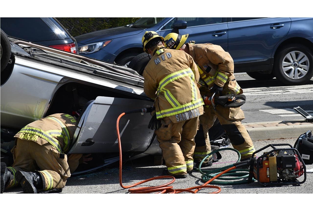 Szkoda całkowita w rozliczeniu ubezpieczyciela – jak nie dać się oszukać na wycenie wraku i wartości pojazdu?